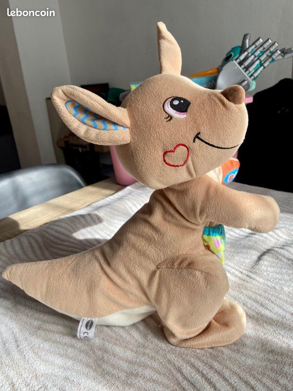 Peluche kangourou interactif (image 1)