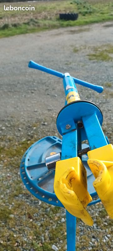 Pince Atelier VAR Pour Pied De Vélo – Pince Giratoire Mécanique – Très Bon état