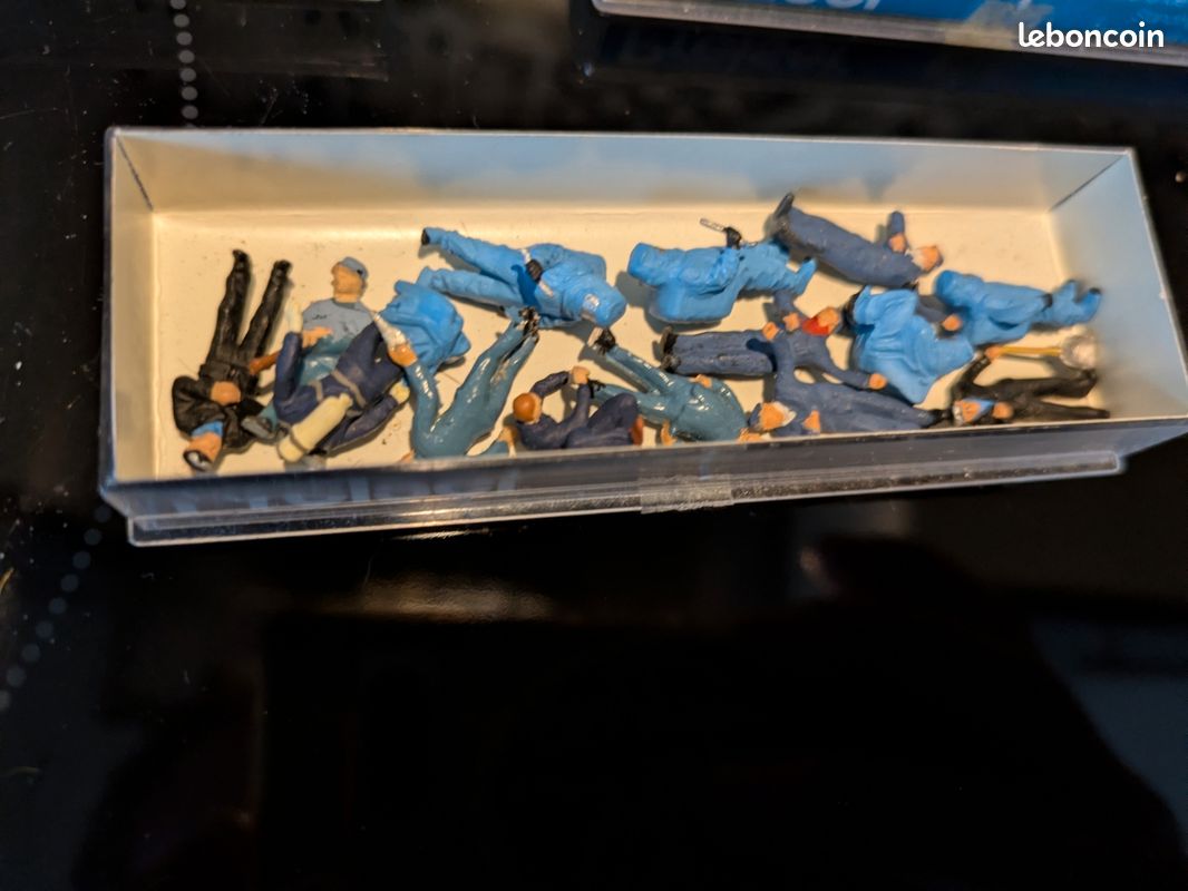 Preiser HO 44 Figurines - Ouvriers, Paysans, Policiers - Peintes - Occasion