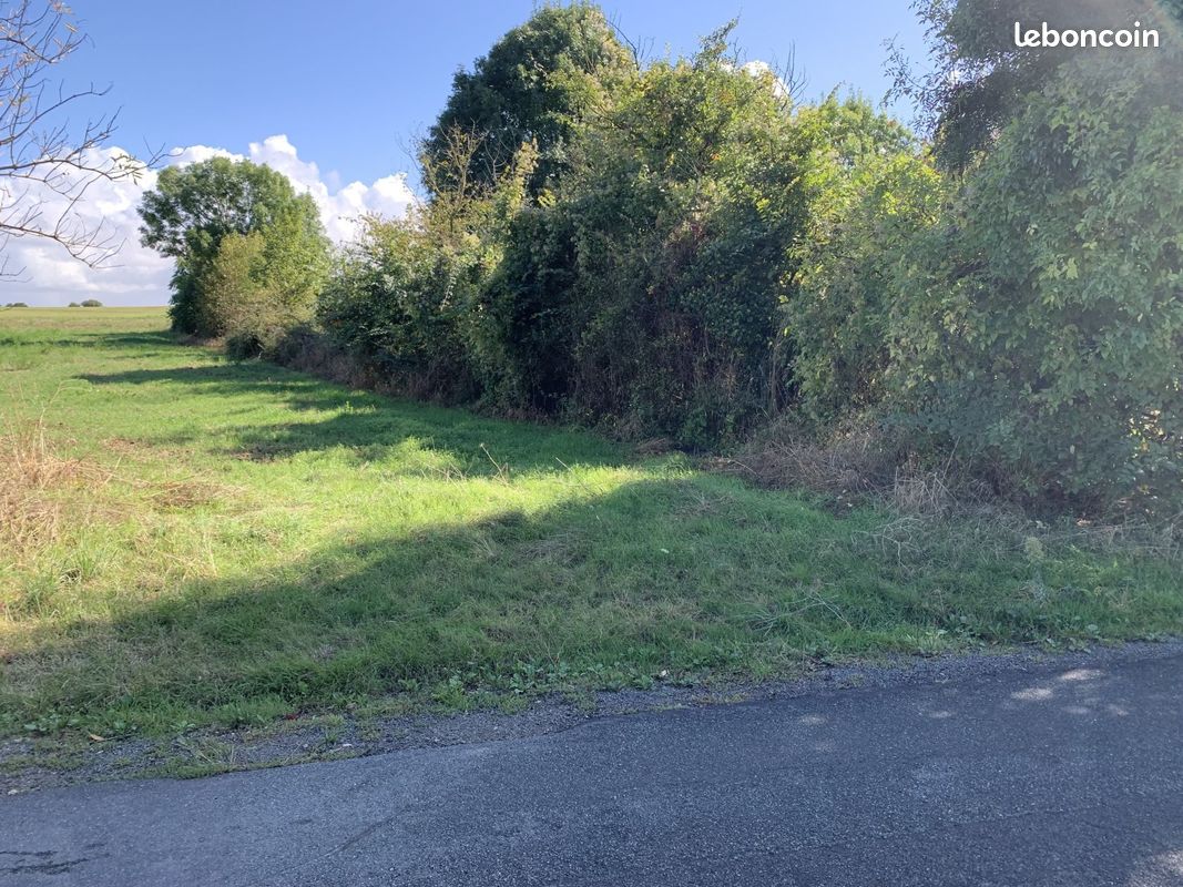 Terrain à bâtir de 371 m2 au prix de 58500 à LANDRAIS (17) · 58 500 €