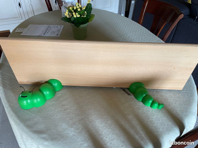 Étage bois clair support chenille verte complète (image 2)