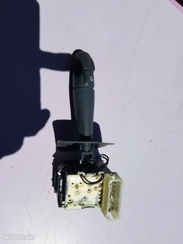 Vends manette de commande essuie-glace pour scenic1 (image 2)