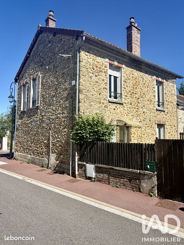 Maison 5 pièces 105 m² · à Voisins-le-Bretonneux · 105 m² · 349 500 €