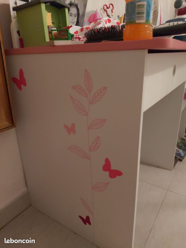 Vend bureau petite fille (image 1)