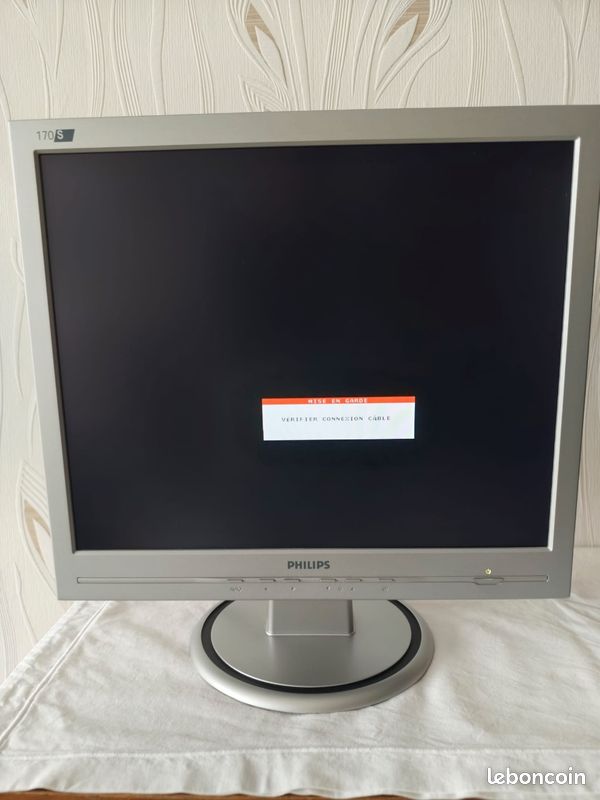 Moniteur / TV 17" LCD Hyundai - Idéal Pour PC Bureautique Ou Retrogaming - Occasion