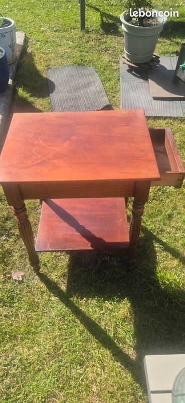 Petite table d'appoint en bois (image 3)