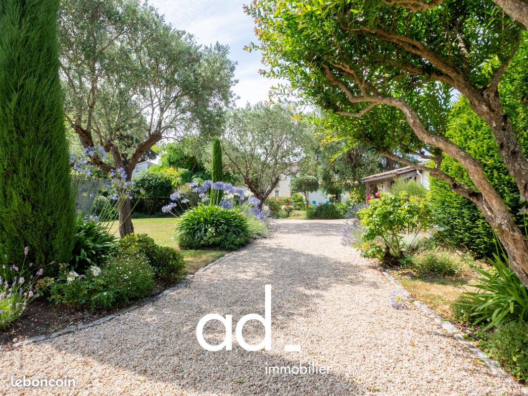 Maison 12 pièces 320 m² · à La Flotte · 320 m² · 2 964 000 €