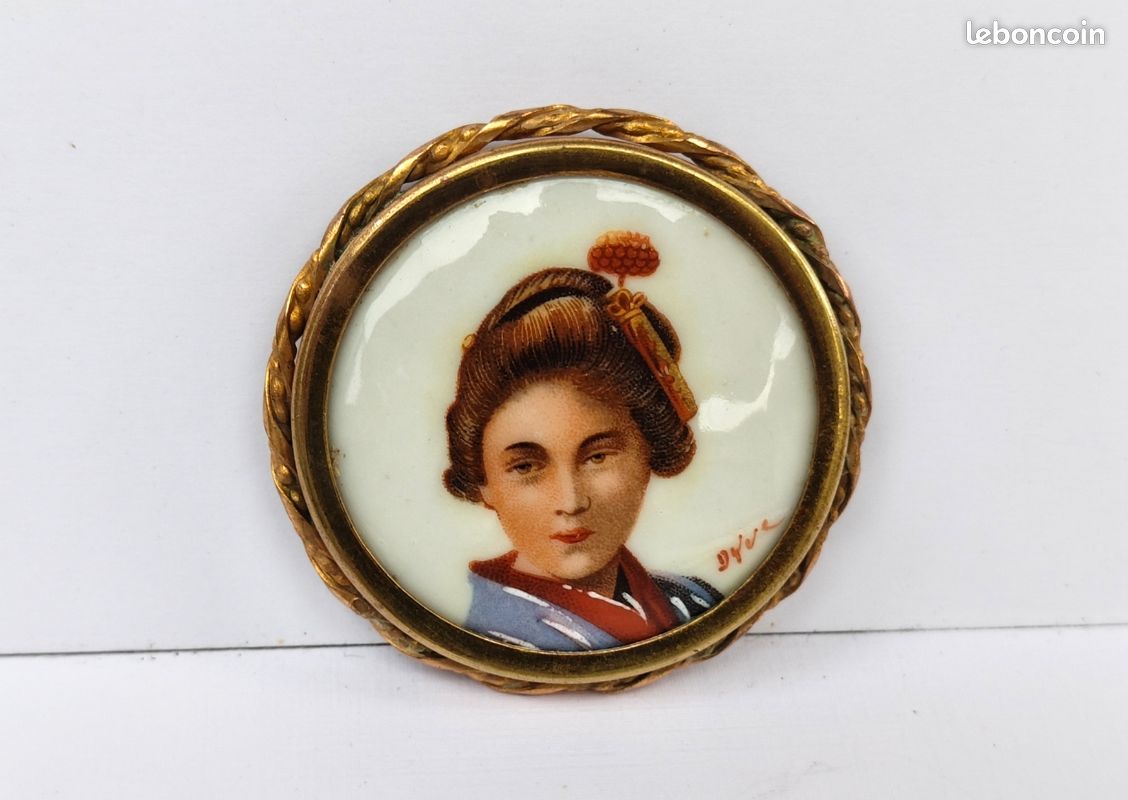 Broche Ancienne Limoges – Femme, Porcelaine Peinte, Vintage