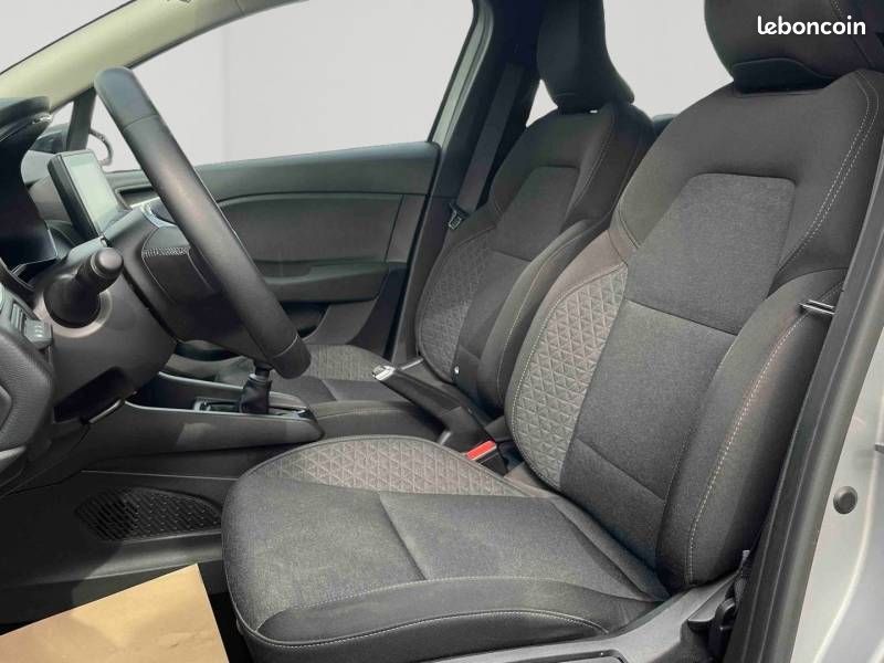 Renault Clio TCe 90 Equilibre (image 11)