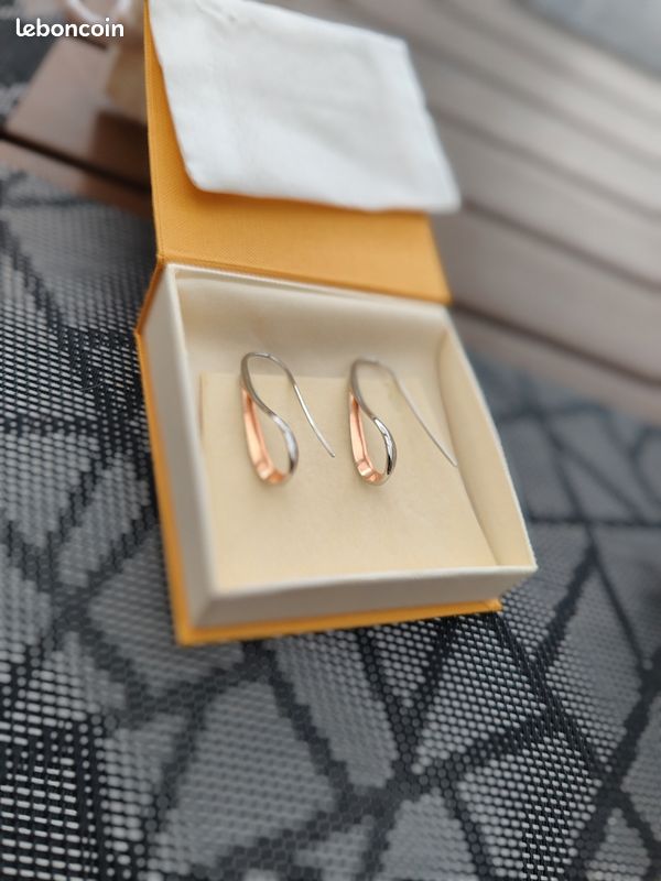 Boucles d'oreilles Neuves de chez Pandora (image 3)