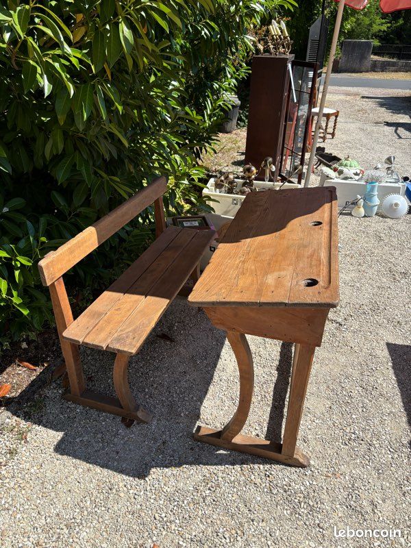Pupitre en bois (image 1)