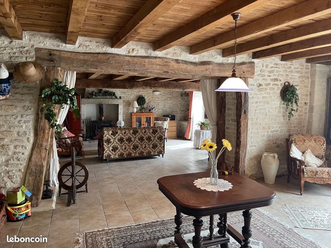 Maison 8 pièces 225 m² - Verdille 16140 (image principale 0)