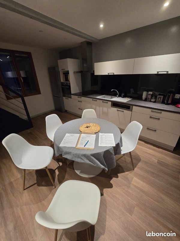 Appartement 5 pièces 122 m² · à Romans-sur-Isère · 122 m² · 900 €