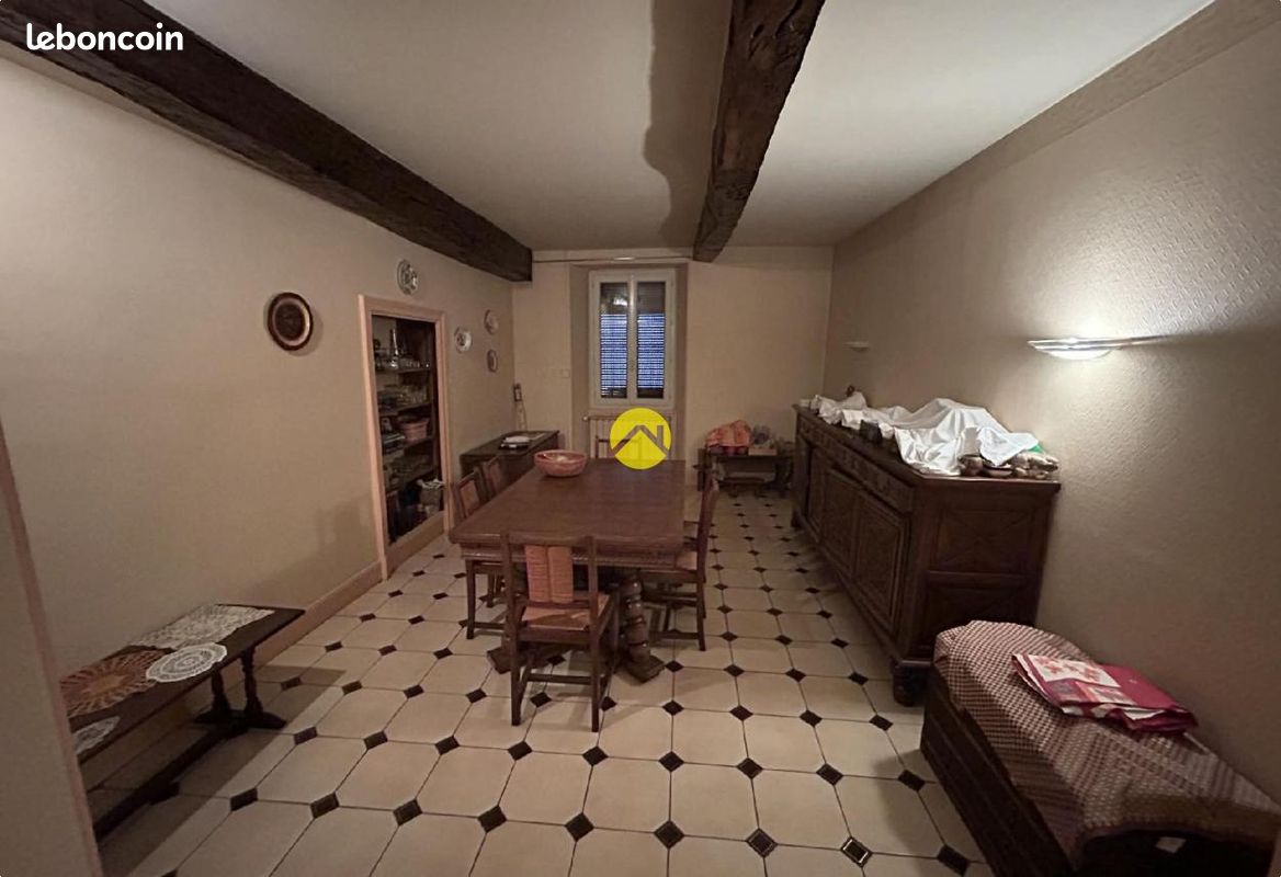 Immeuble 8 pièces 251 m² · à Montmarault · 251 m² · 52 500 €