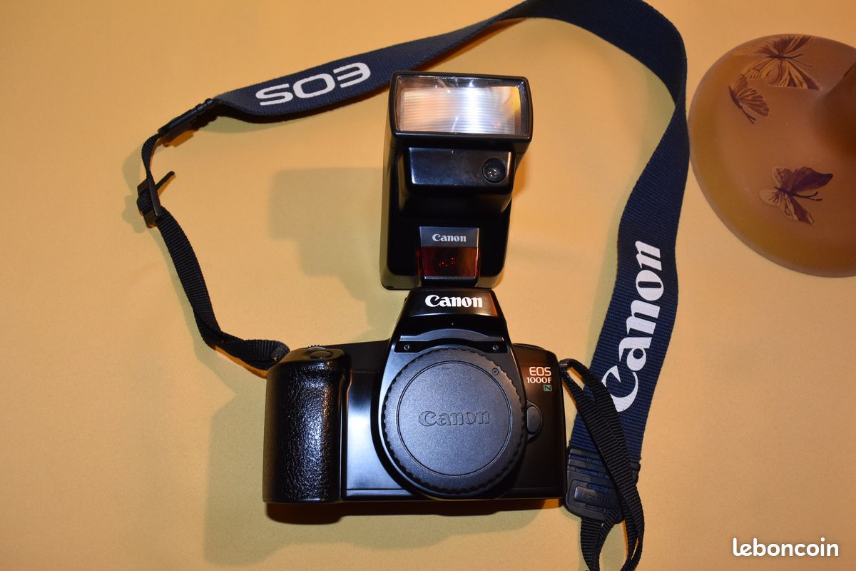 Appareil photo argentique Canon EOS 1000FN : zoom Sigma 70-210 mm. Objectif, dragonne d'origine - France