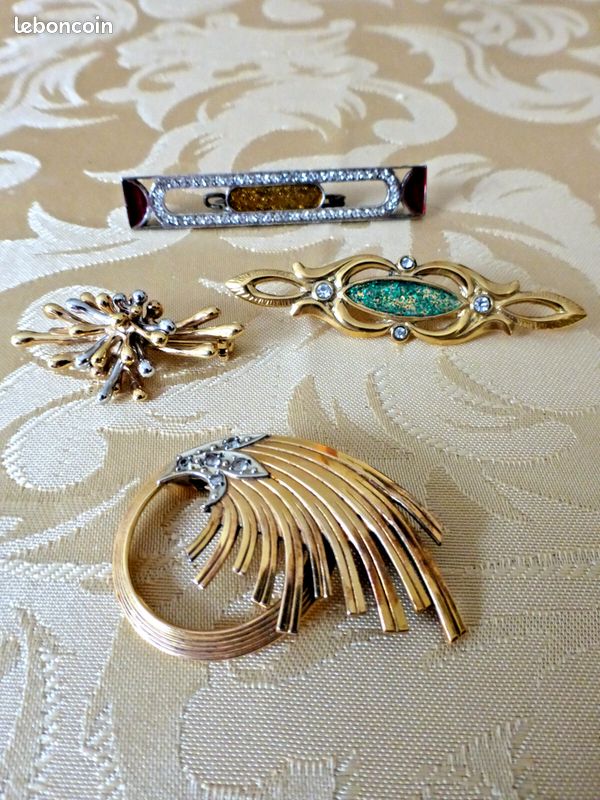 Lot de quatre broches fantaisie années 50-60 (image 1)