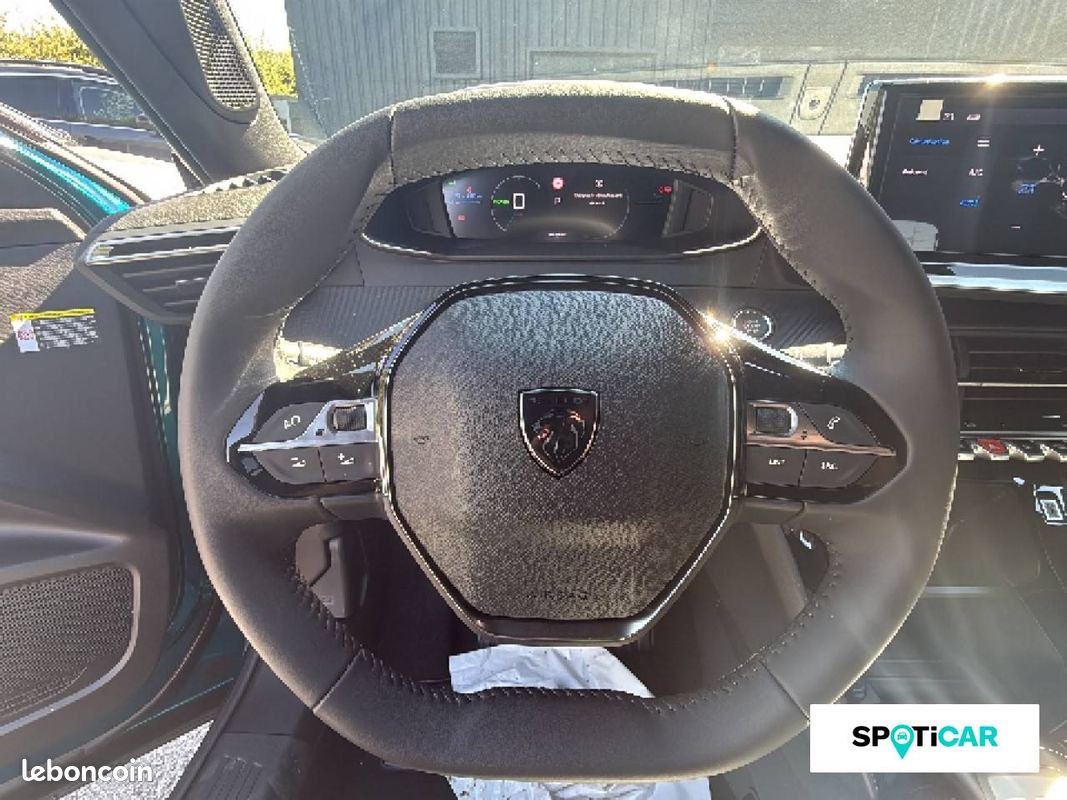 PEUGEOT 2008 Electrique 54 kWh 156 ch Allure (image 18)