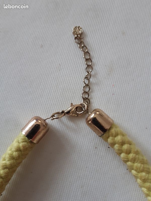 Collier tour de cou jaune et doré (image 4)