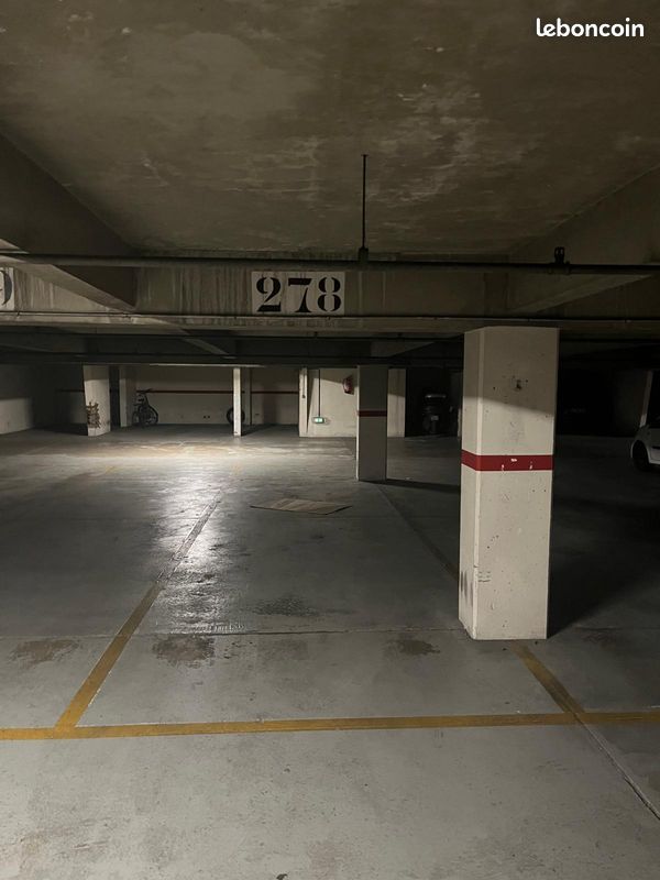 “Parking sécurisé Clichy – 11 impasse Barbier – 100 /mois” · 100 €/mois