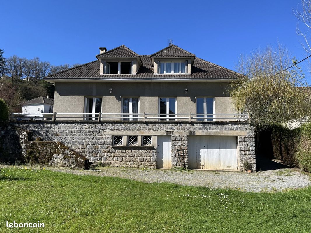 Maison 6 pièces 166 m² · à Aubusson · 166 m² · 129 600 €