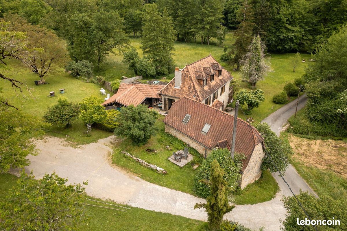 Maison 10 pièces 227 m² · à La Chapelle-aux-Saints · 227 m² · 325 000 €