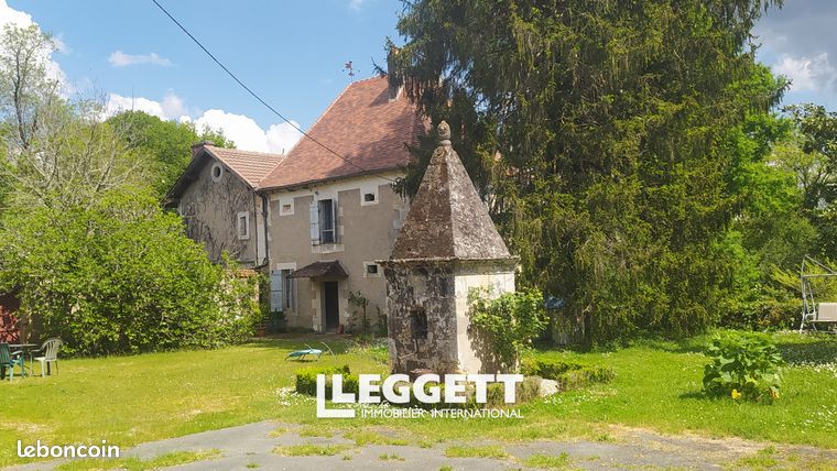 Maison 10 pièces 300 m²