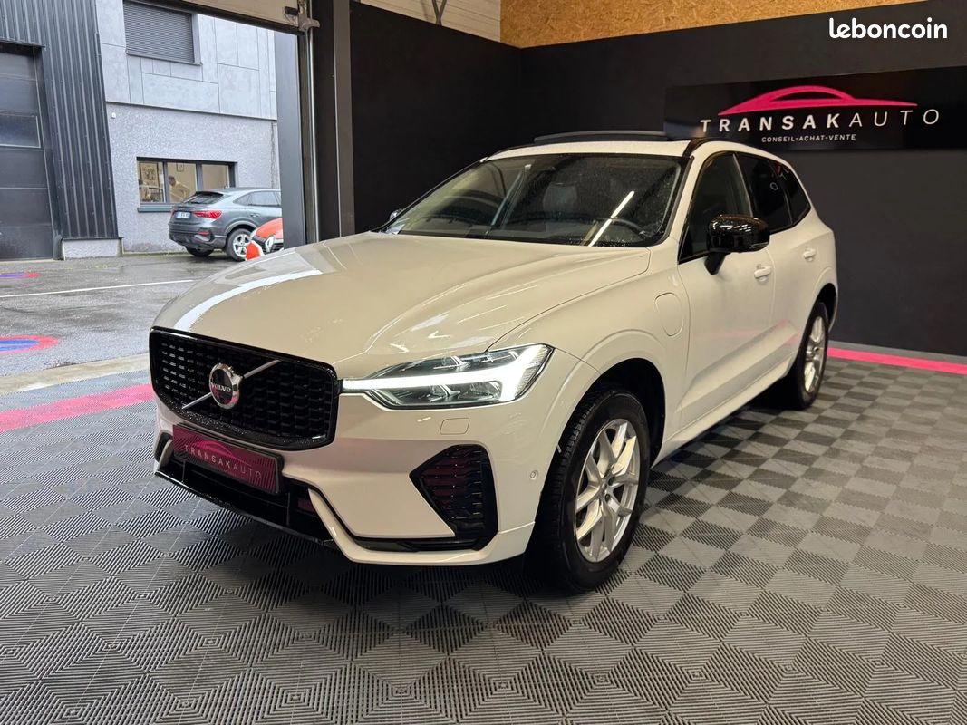 VOLVO XC60 T6 Recharge AWD 253 ch + 145 ch Geartronic 8 Ultimate Style Dark - 1ère main - Toit ouvrant - Sièges chauffants - Caméra 360 (image 9)