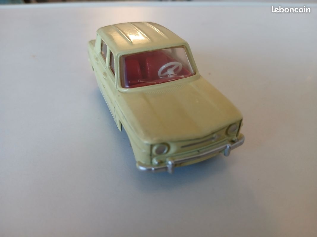 RENAULT 8 DINKY TOYS n° 517, made in France, en boîte, entièrement d