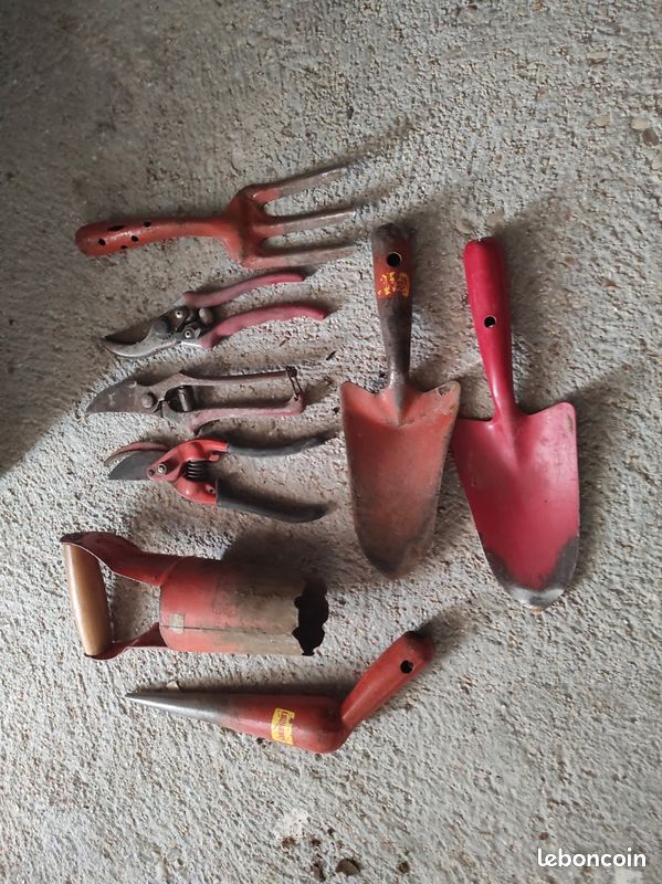 Lot d'outils de jardinage (image 1)