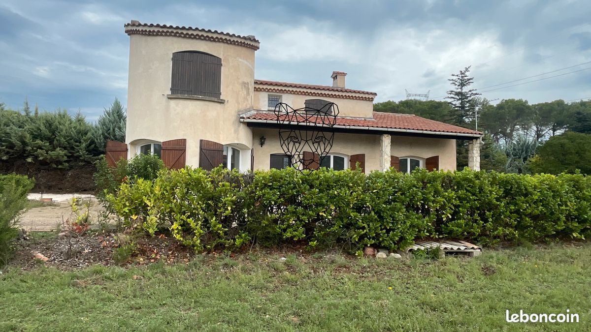 Maison 5 pièces 136 m² · à Ventabren · 136 m² · 2 100 €/mois