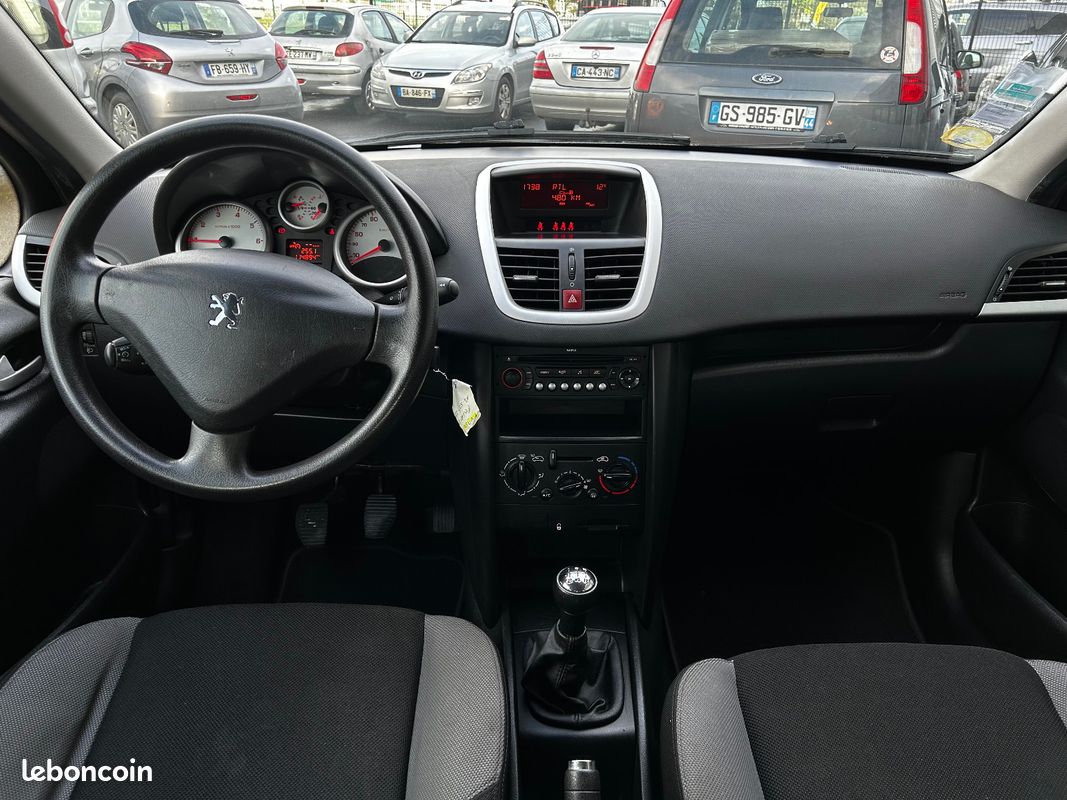 Peugeot 207 1.4i 75CH Premium (image 6)