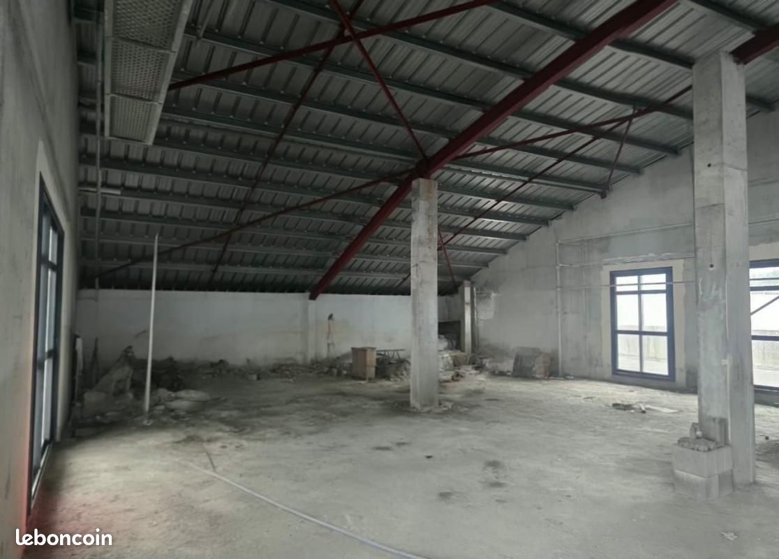 Bureaux 179 m² (image 1)