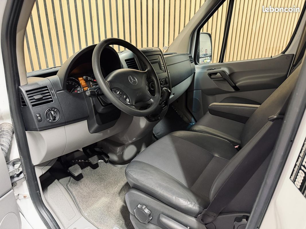 MERCEDES SPRINTER FOURGON 32N 3.0t 219 CDI 3.0 190 BVM Euro5 ÉTAT NEUF RIEN A PRÉVOIR 119 319 (image 3)