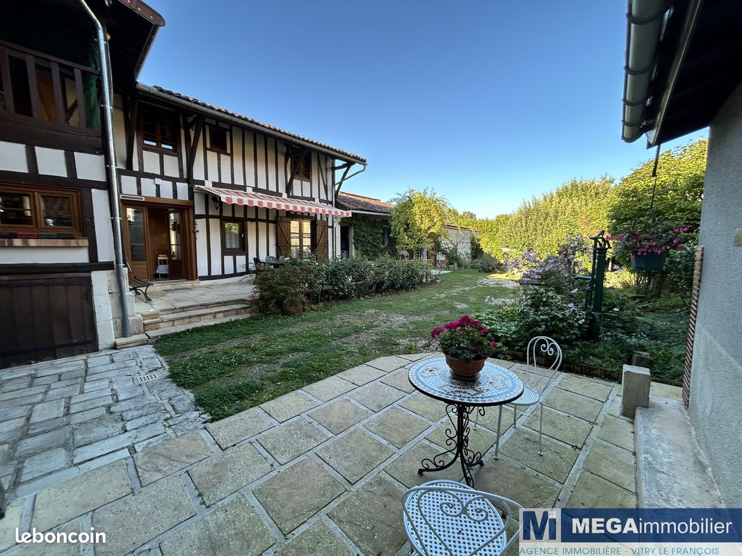 Maison 5 pièces 172 m² · à Cheppes-la-Prairie · 172 m² · 184 000 €