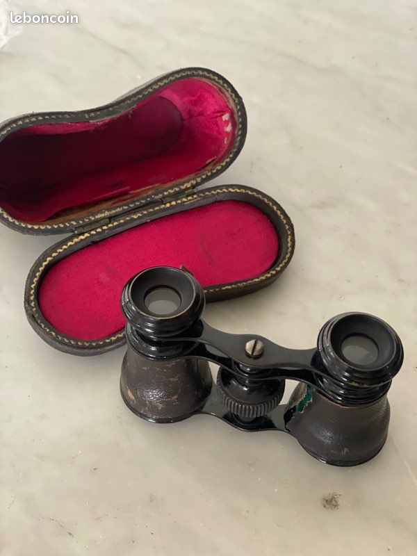 ANCIENNE PAIRE DE Jumelle De Theatre Note Louvre (Chu) EUR 8,00