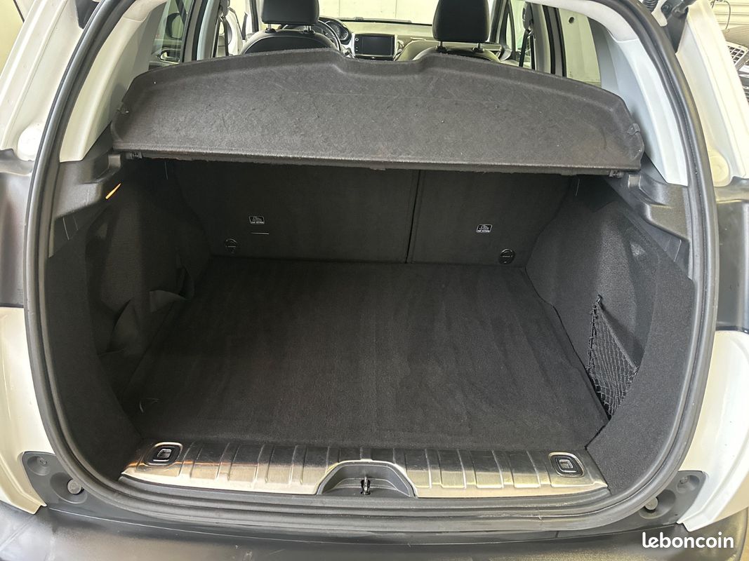 Peugeot 2008 1,5 BLUE HDI 100 CH Allure Carplay (image 27)