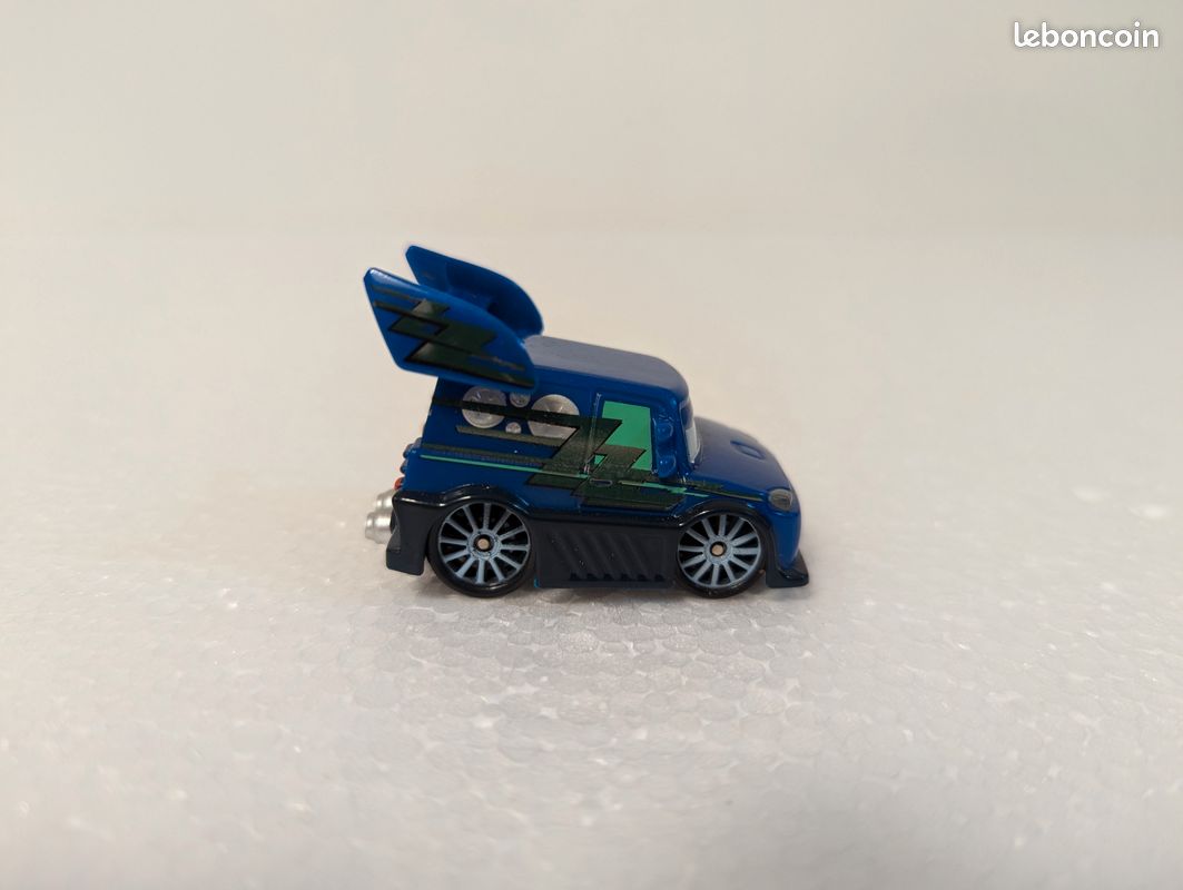 Véhicule Miniature CARS "DJ" (Disney Pixar) (image 1)