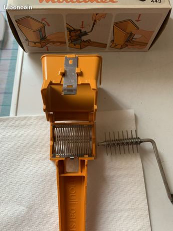 Râpe à Fromage Mouli – Moulinex – Plastique Orange – Années 70 – Vintage