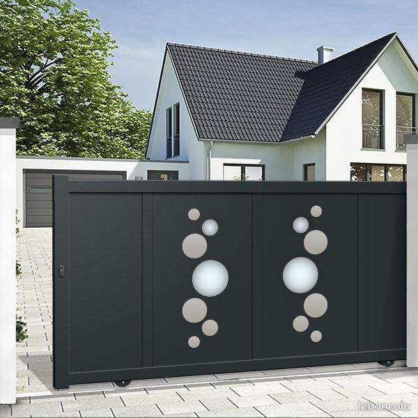 Portail coulissant avec portillon en aluminium (image 1)
