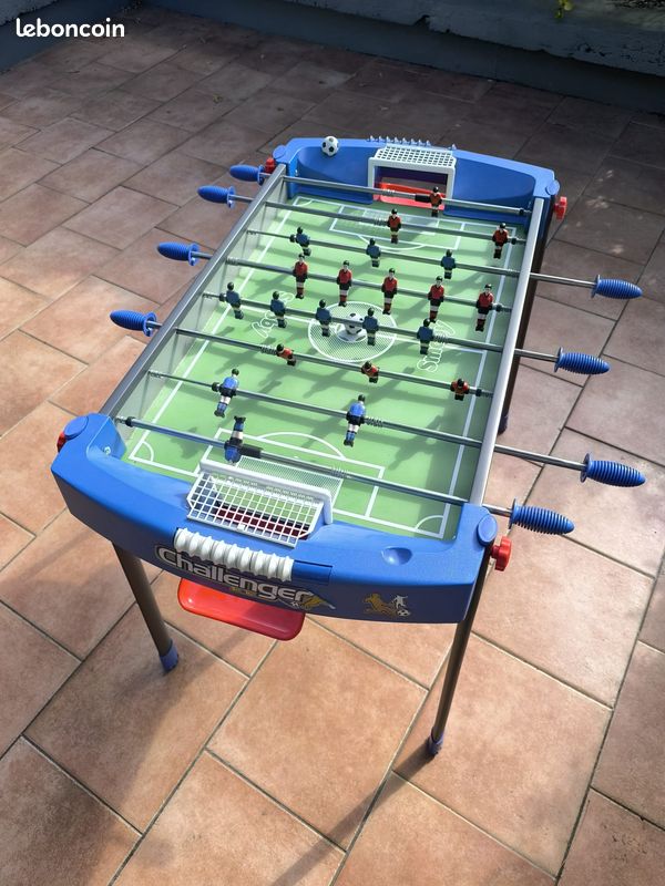 Smoby Babyfoot Challenger – Pieds Métal Antidérapants, Compteurs, Terrain Herbe, 2 Balles Incluses, Démontable, Dès 6 Ans