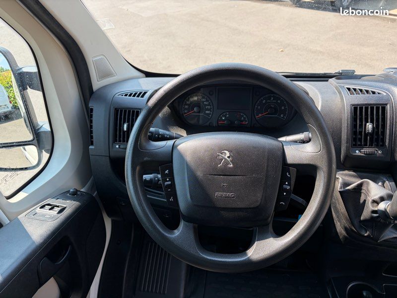 Peugeot boxer 330 l1h1 2.0 bluehdi 110 - finition premium – 3 places – 74 821 km (image 10)