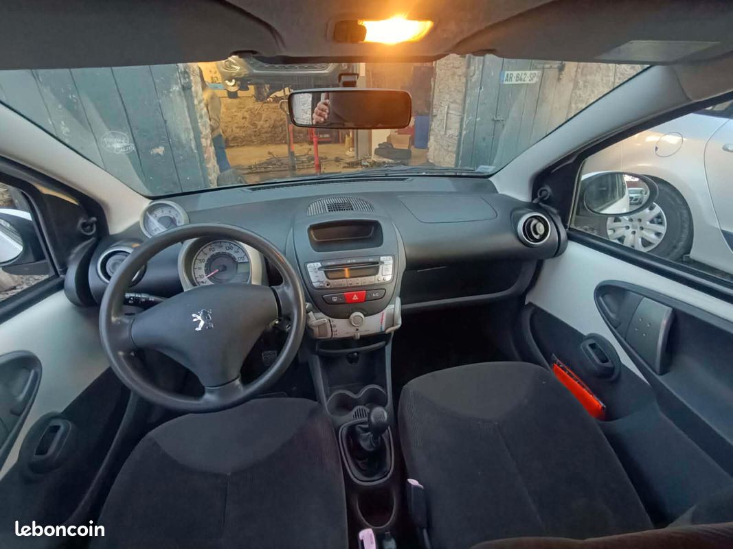 CITROEN C1 1.4 HDi 55 Confort 3p (image 4)