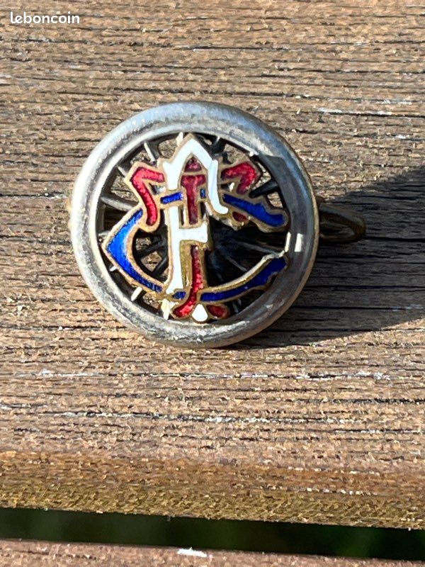 Insigne Ancien émaillé J.O.C (Jeunesse Ouvrière Chrétienne) - Broche Bombée En Laiton - Occasion