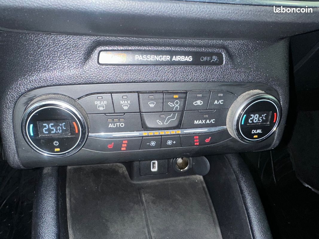 FORD Focus SW 125CH Titanium (image 20)