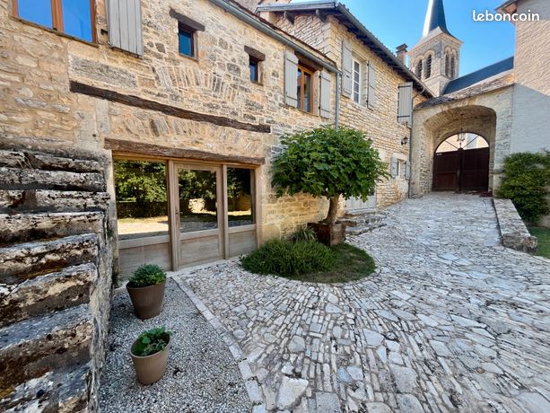 Maison en pierre rénovée avec piscine (Lot 46)