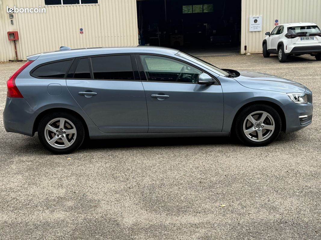 VOLVO V60 D4 190 ch StopStart Geartronic 8 Momentum (image 6)