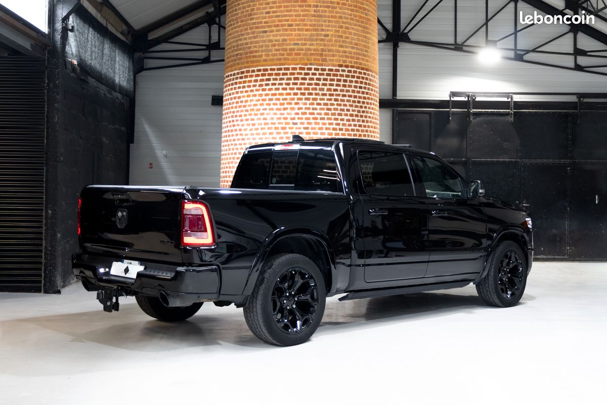 Dodge RAM 1500 Limited V8 5.7L HEMI 2018 ETHANOL / PAS DE MALUS / TVA Récupérable (Audio Harman/Kardon, CarPlay, Sièges chauffants & ventilés... (image 2)