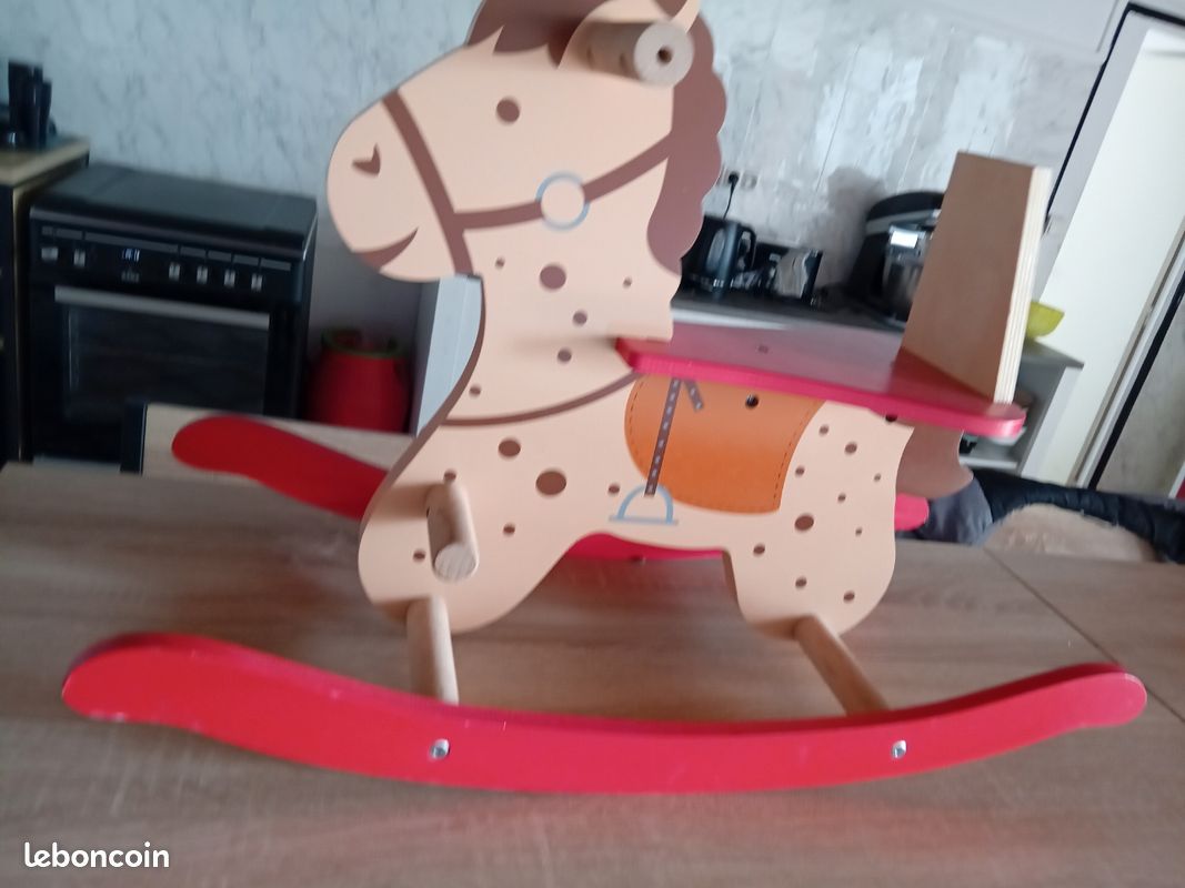 Cheval à bascule (image 2)