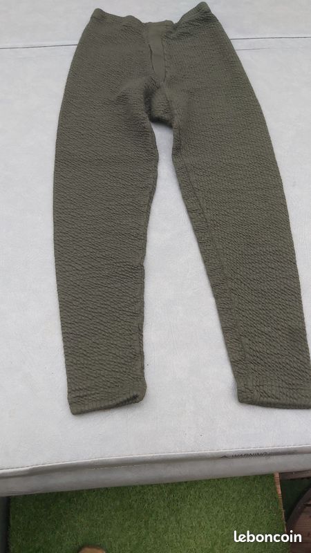 Pull vert à logo Ami de cœur AMI Paris en solde