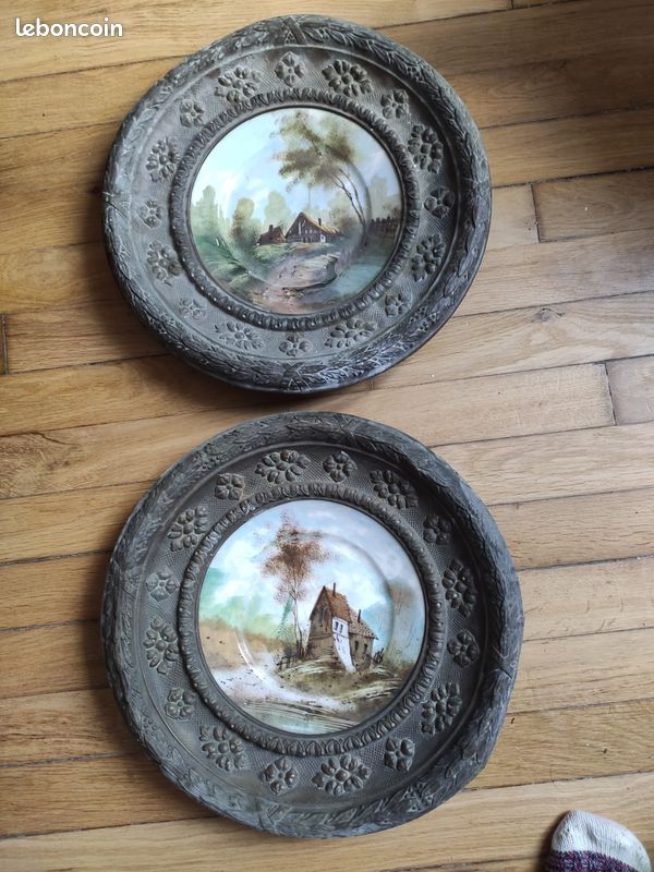 Lot de 2 assiettes / cadres tableaux ronds vintage dans leur cadre rond en métal (image 1)